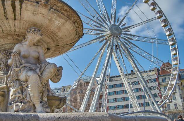 Budapest Eye and Danubius Fountain on Elizabeth Square