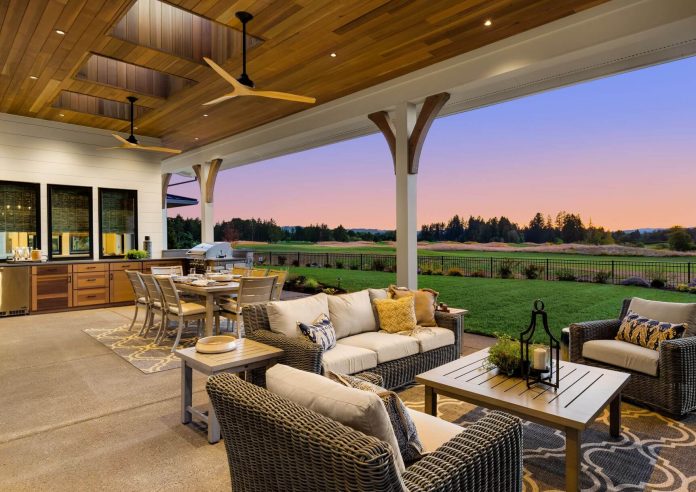 Outdoor Kitchen with BBQ and seating