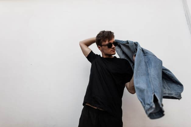 4 Must-Have Men's Fashion Pieces for Autumn 2022 2 denim jacket