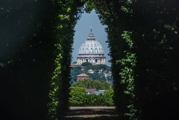 9 Amazing Places In Rome That Most Tourists Never See 3 Knights of Malta Keyhole