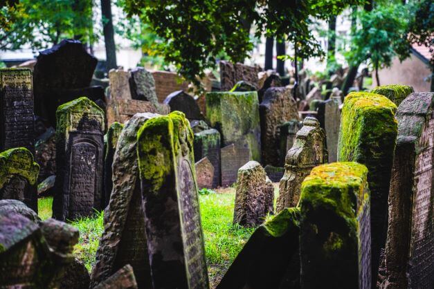 9 Prague Hidden Gems You Should Not Miss 4 Praha Old Jewish Cemetery
