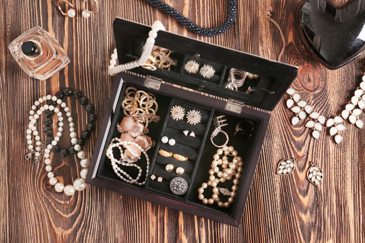 Timeless Jewellery Gift Ideas for Every Occasion 3 Open jewellery box showcasing a variety of gold and gemstone pieces, symbol of personal taste and sentiment